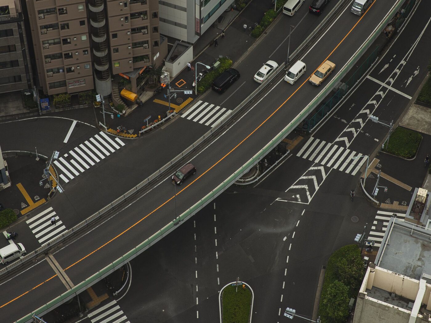 roadways merging in urban inner-city